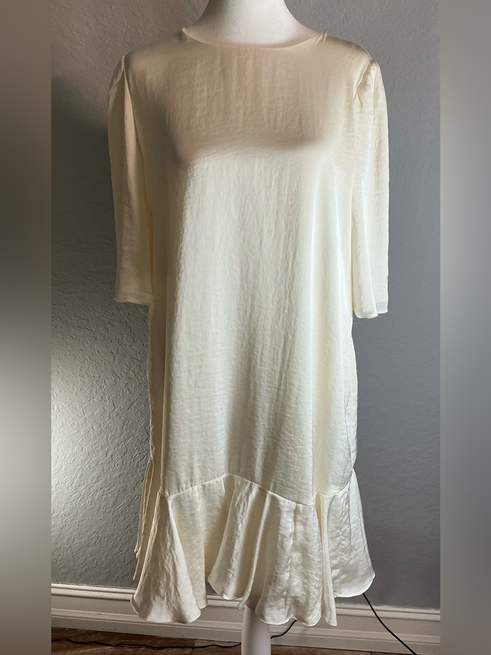 NWT Needle & Thread Chalk Ruffle Hem Shift Dress Size10